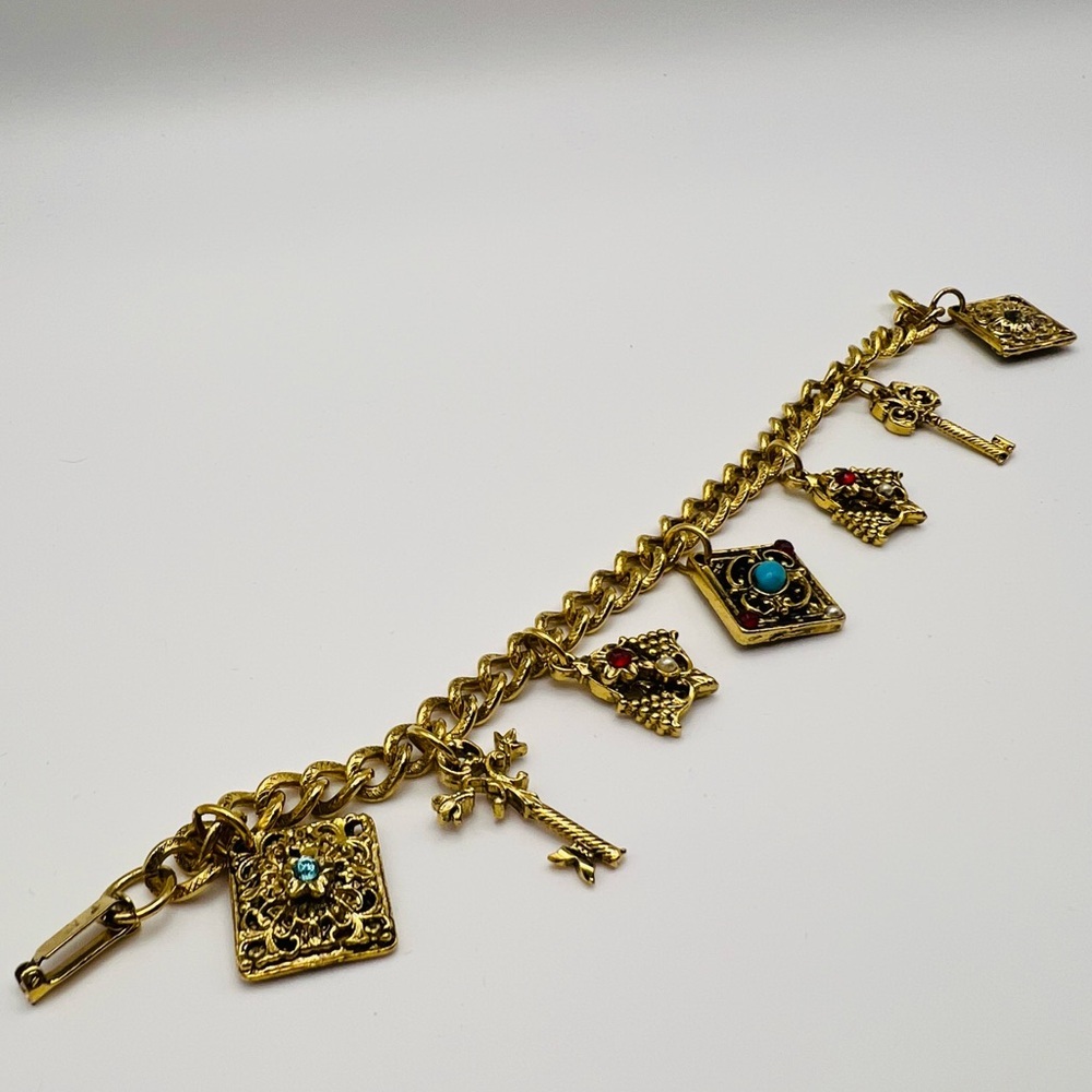 Vintage-Inspired Gold Charm Bracelet with Key and Gem Accents - Picture 2 of 3